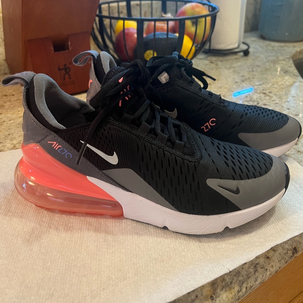 Nike Air Max 270 Black/Metallic/Pink. Size 6Y